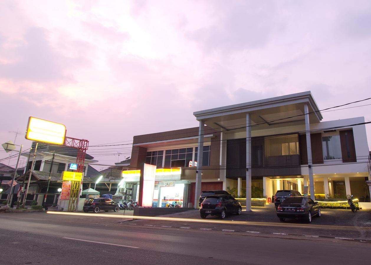 Vinotel Cirebon Exterior foto